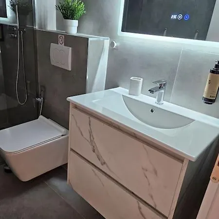 Brian's In 2 Apartmán