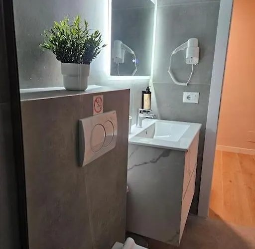 Brian's In 2 Apartman