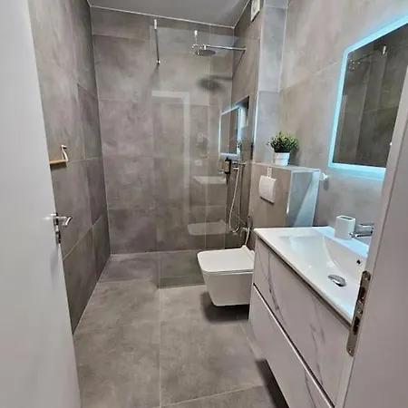 Brian's In 2 * Tiran