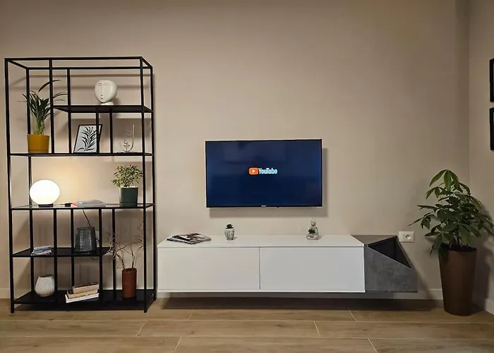 Brian's In 2 ティラナ