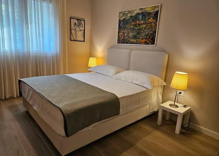 Brian's In 2 * ティラナ